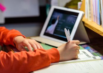 Erdoğan ‘2 milyon’ demişti: Öğrencilere 680 bin adet tablet dağıtılmış