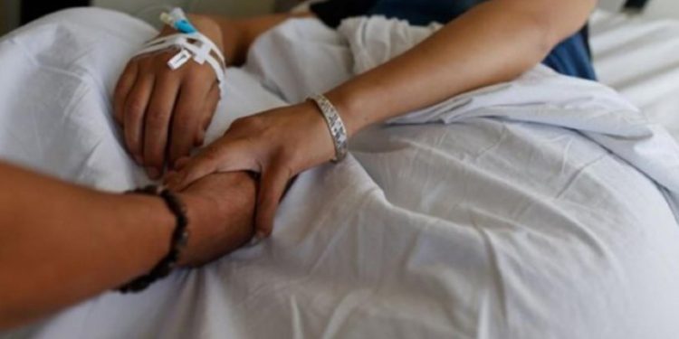 Erkek hemşire, tedavi gören 2 hastaya odalarında tecavüz etti