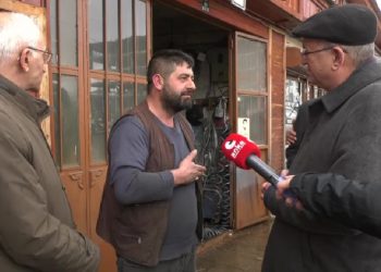 Erzurumlu oto lastikçisi: ‘Vatandaşlar lastik tamirini bile veresiye defterine yazdırıyor’