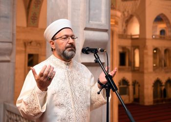 Eski AKP’li vekil Ali Erbaş için ‘Londra’da ev alıyormuş’ dedi, Diyanet yalanladı