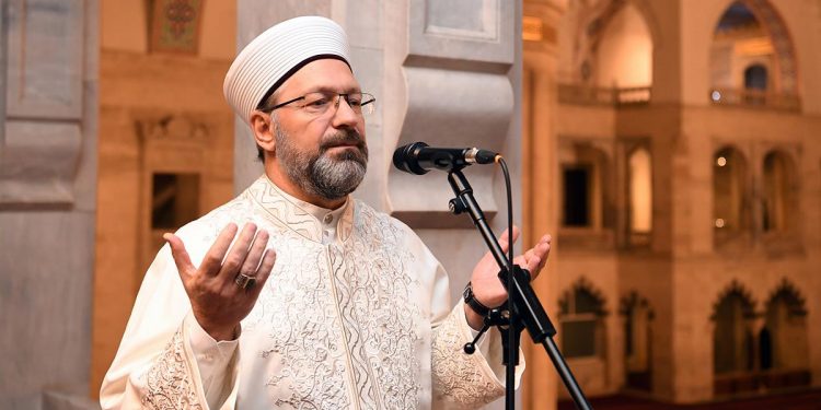 Eski AKP’li vekil Ali Erbaş için ‘Londra’da ev alıyormuş’ dedi, Diyanet yalanladı
