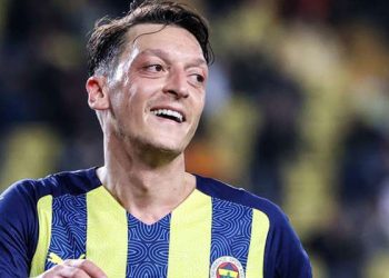 Eski takım arkadaşından Mesut Özil itirafı: Herkesle sorunluydu