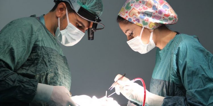 Estetik yaptırmayı düşünenler dikkat! Bu olursa iyileşmesi daha zor