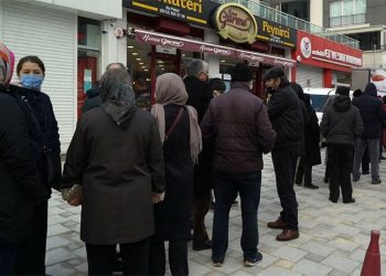 Ete yapılan yüzde 48 zam sonrası kuyruğa giren yurttaşlar: Bize bunu yaptıranlar utansın
