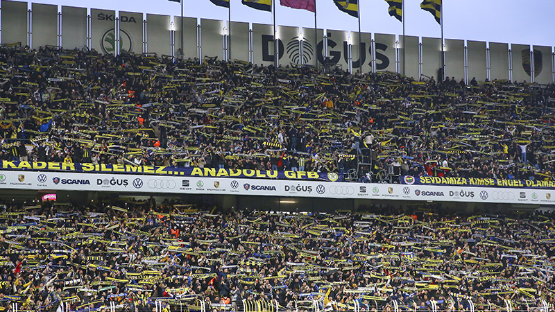 Fenerbahçe tribünlerinde öfke seli; TFF ve hükûmete protesto