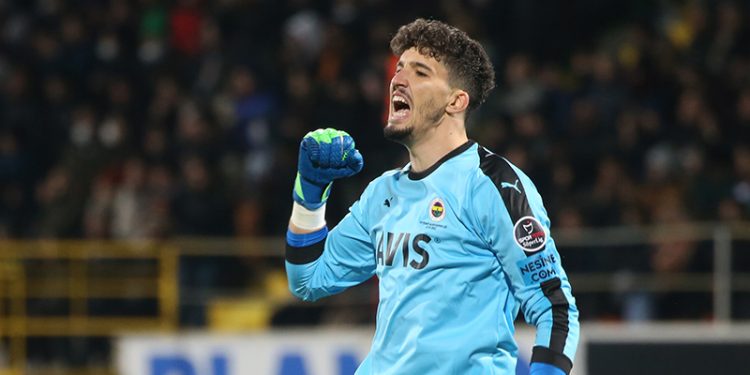 Fenerbahçe'de Altay Bayındır Süper Lig tarihine geçen asistini anlattı