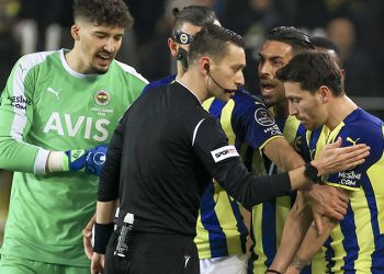 Fenerbahçe'den Trabzonspor maçının devre arasında hakem açıklaması