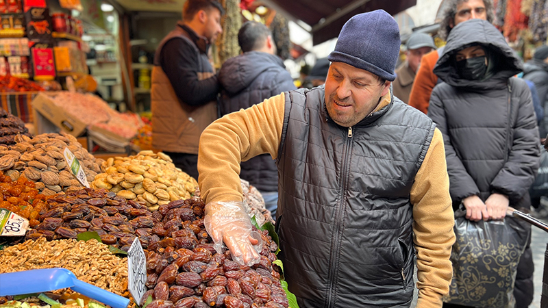 Fiyatı 300 liraya kadar çıkıyor; hurmaya yüzde 35 zam