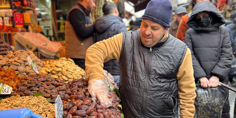 Fiyatı 300 liraya kadar çıkıyor; hurmaya yüzde 35 zam