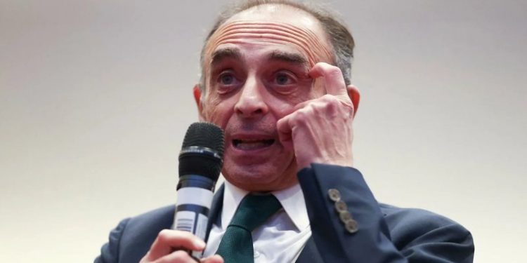 Fransa'da oyları düşen Zemmour'dan ırkçı çıkış