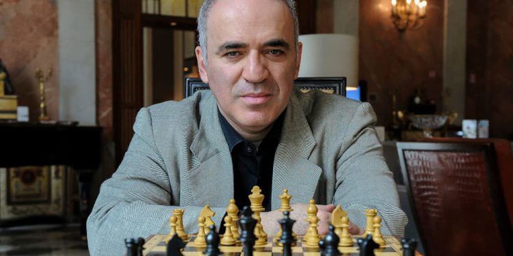 Garry Kasparov’dan NATO’ya çağrı: Putin, siz durdurana kadar durmayacak!
