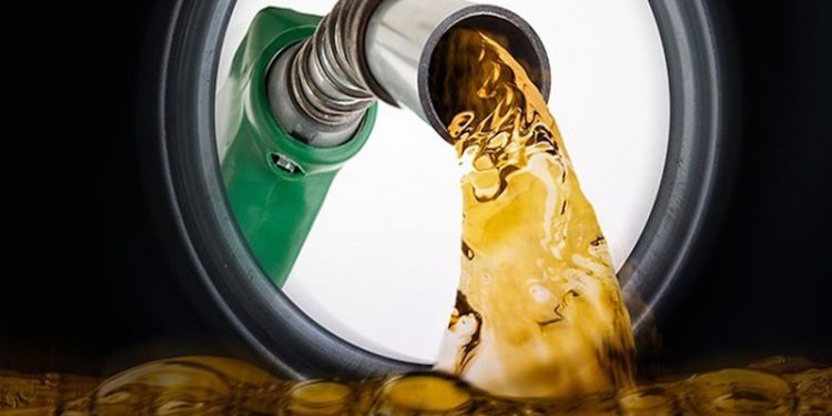 Gece yarısından itibaren benzine 69 kuruş, motorine 84 kuruş zam