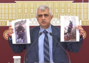 Gergerlioğlu elindeki fotoğrafı gösterip Bozdağ’a sordu: ‘Yüzde 85 engelli kadını cezaevine attınız, hiç mi yüzünüz kızarmıyor?’