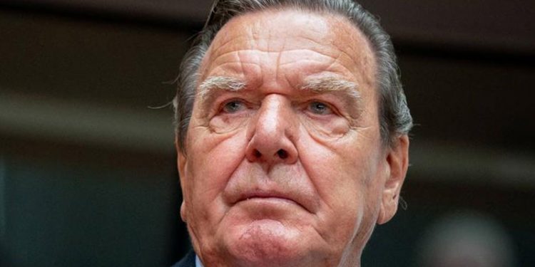 Gerhard Schröder: Eski bir başbakanın büyük düşüşü