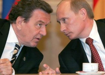 Gerhard Schröder barış için Putin’le görüşmeye gitti