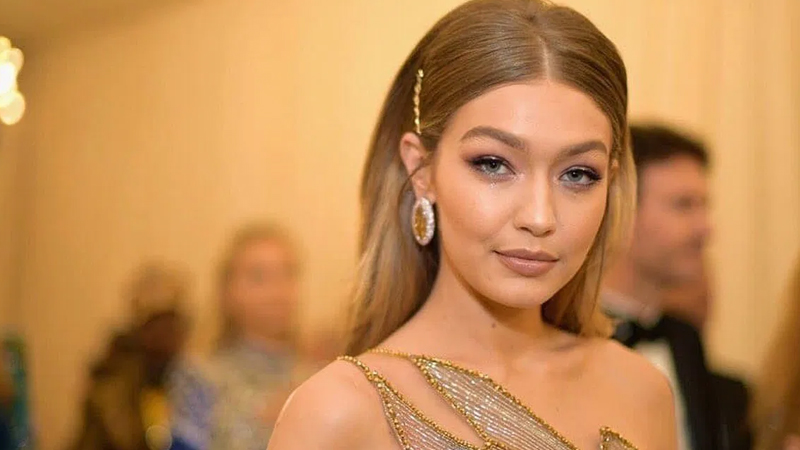 Gigi Hadid, "Filistinlilerin yaşadıklarıyla Ukraynalıların yaşadıkları aynı" deyince Yahudi karşıtlığıyla suçlandı