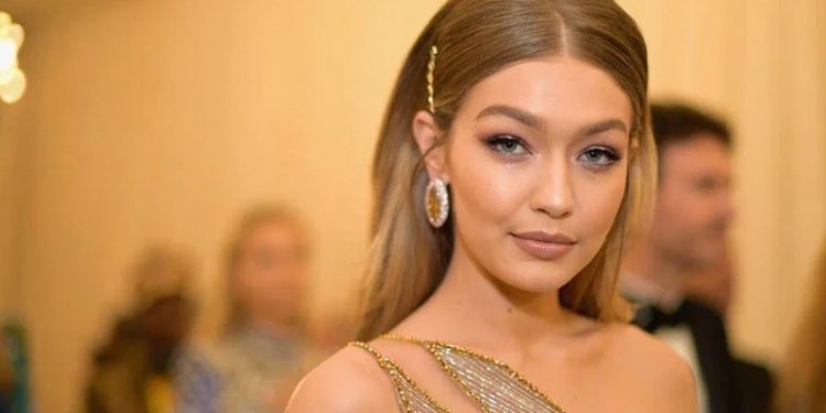 Gigi Hadid, "Filistinlilerin yaşadıklarıyla Ukraynalıların yaşadıkları aynı" deyince Yahudi karşıtlığıyla suçlandı