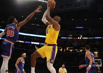 Golden State Warriors potasına 56 sayı bırakan Lebron James tarihe geçti