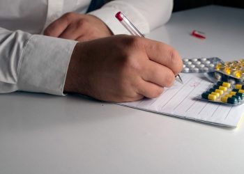 Grev yapan doktora hastadan ölüm tehdidi: Birimiz bu tarafa fazlayız