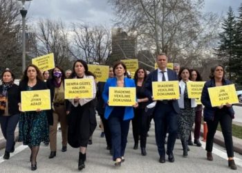 HDP'den Meclis'te dokunulmazlık y&uuml;r&uuml;y&uuml;ş&uuml;