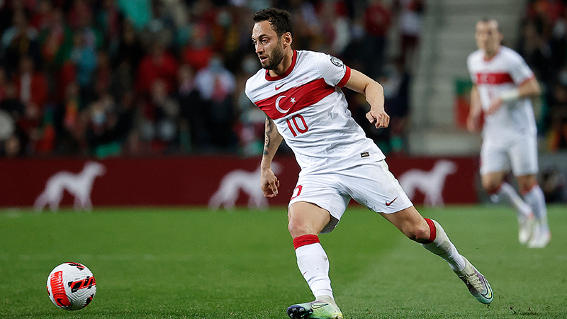 Hakan Çalhanoğlu'ndan 3'lü savunma yorumu