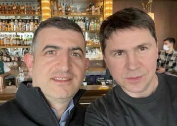 Haluk Bayraktar'ın 'içki' fonlu fotoğrafı gündem oldu