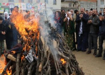 Hazro'da Newroz: 3 kibrit dünyaya yayıldı