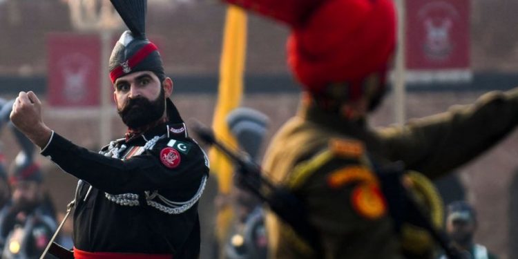 Hindistan "yanlışlıkla" Pakistan’a füze fırlattı