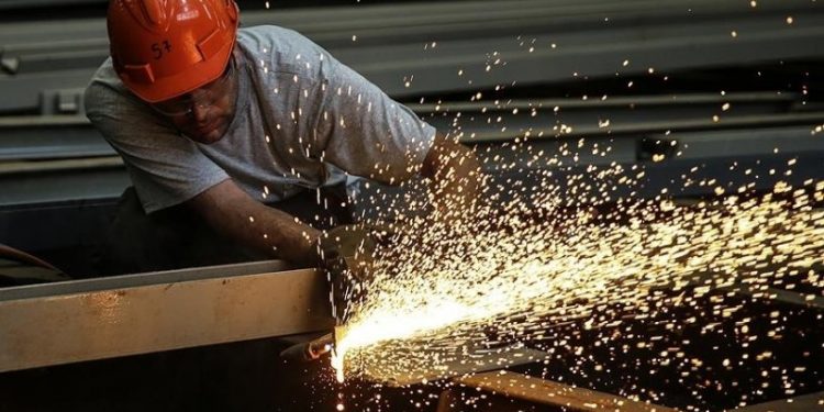 Hizmet üretici enflasyonunda artış sürdü