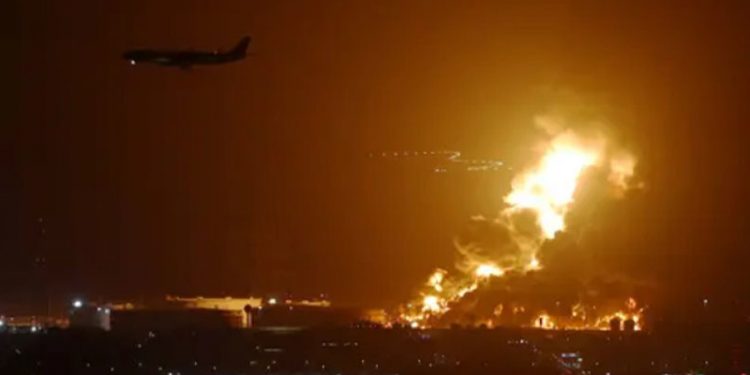 Husiler, F1 Suudi Arabistan Grand Prix'nin yapılacağı pistin yakınındaki petrol tesisini vurdu