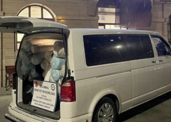 Hırsızlar çaldıkları 1 ton kumaşı sahibine satmaya kalktı