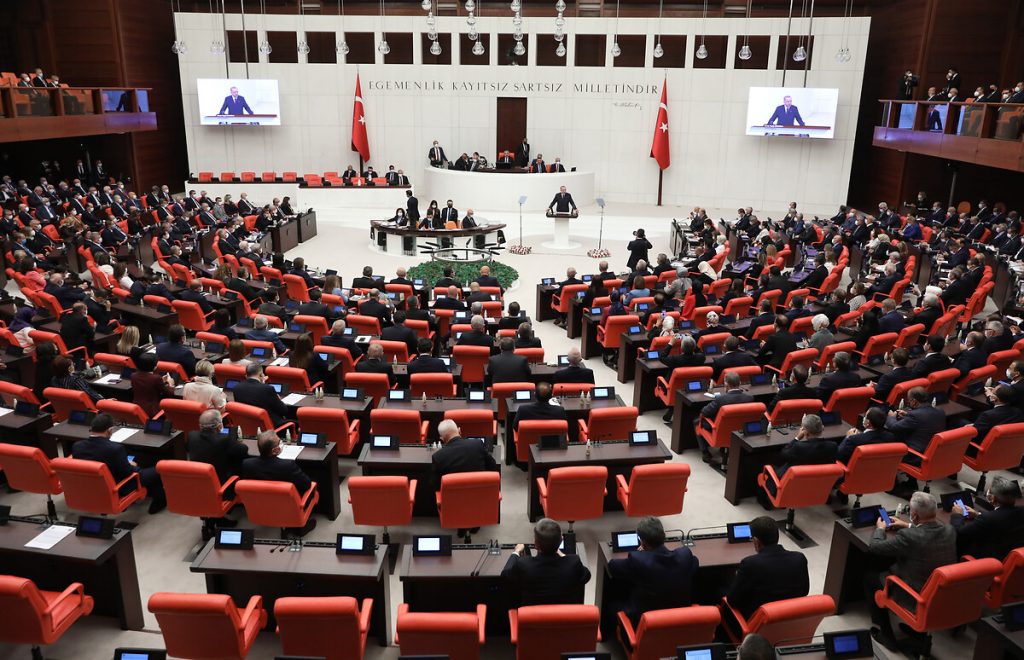 Kadına ve sağlık çalışanlarına yönelik teklif Adalet Komisyonu’nda kabul edildi