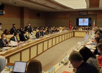 Kadına ve sağlık çalışanlarına şiddete yönelik teklif Adalet Komisyonu'nda kabul edildi