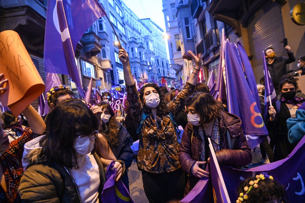 Kaftancıoğlu, İstanbul Valiliği’nin ‘Feminist Gece Yürüyüşü’ yasağını yargıya taşıdı