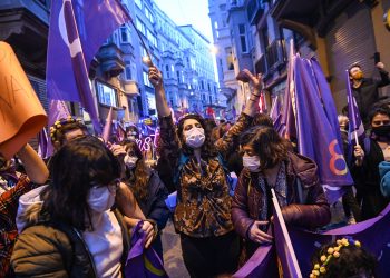 Kaftancıoğlu, İstanbul Valiliği’nin ‘Feminist Gece Yürüyüşü’ yasağını yargıya taşıdı