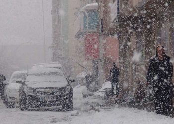 Kar yağışı nedeniyle bazı il ve ilçelerde eğitime ara verildi