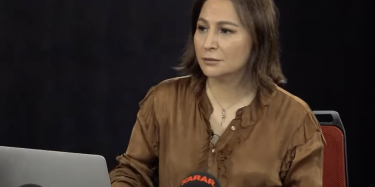 Karar yazarı Elif Çakır: 2008'de davullarla, zurnalarla piyasaya takdim edilen 200 lira 13 senede 'cık' oldu