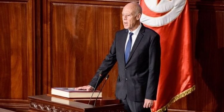 Kararnamelerle yetkilerini genişleten Tunus Cumhurbaşkanından yeni hamle: Meclis'i feshetti
