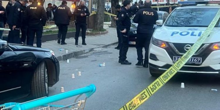 Kartal'da cadde ortasında silahlı saldırı: 1 kişi ağır yaralandı