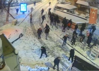 Kartopu oyunu silahlı kavgaya dönüştü: 6 yaralı 4 gözaltı