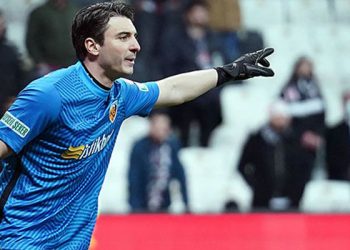Kayserispor kalecisi Cenk Gönen: Bu galibiyeti Kiev'de bulunan abime ve yengeme armağan ediyorum