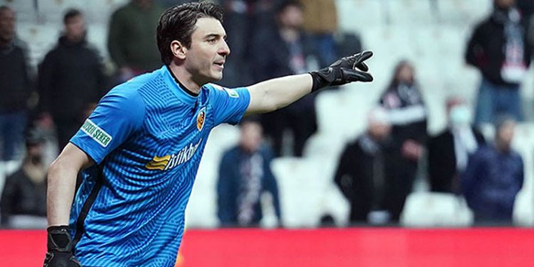 Kayserispor kalecisi Cenk Gönen: Bu galibiyeti Kiev'de bulunan abime ve yengeme armağan ediyorum