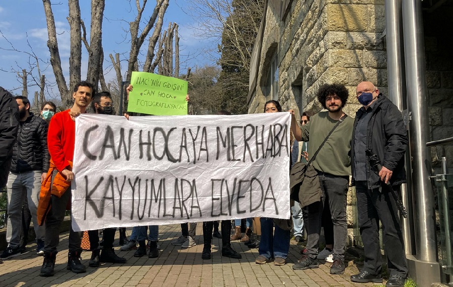 Kayyım rektör görevden almıştı! Boğaziçi’ne geri dönen Can Candan’a davul zurnalı karşılama