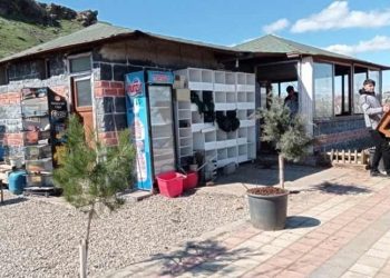 Kayyım 'Bahçeli Ormanı' için çay bahçesini yıkıyor