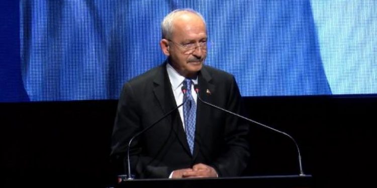 Kendisi SSK Genel Müdürü'yken o Çalışma Bakanı'ydı: Kılıçdaroğlu, 'Moğultay Belgeseli'nin gala gecesine katıldı