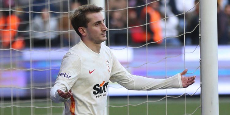 Kerem Aktürkoğlu'ndan hakem tepkisi: 2 pozisyonda da ayağım kırılabilirdi