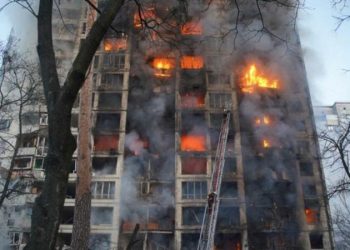 Kiev'de 16 katlı binaya saldırı: 2 ölü