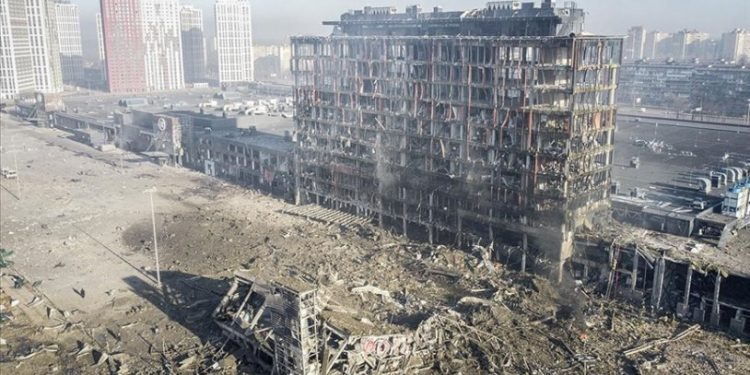 Kiev'de 35 saat sürecek sokağa çıkma ilan edildi