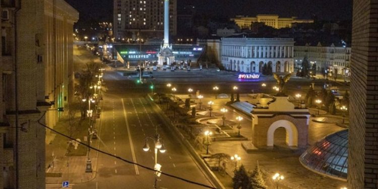 Kiev'de 35 saatlik sokağa çıkma yasağı ilan ediliyor