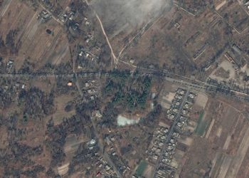 Kiev'e ilerleyen 64 kilometrelik Rus konvoyu neden yavaşladı?